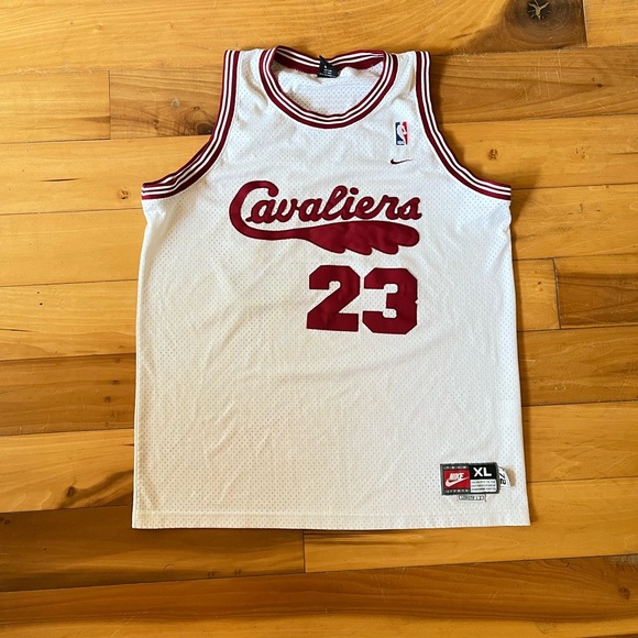 Cleveland Caveliers lebron James jersey basketball - Picture 1 of 3